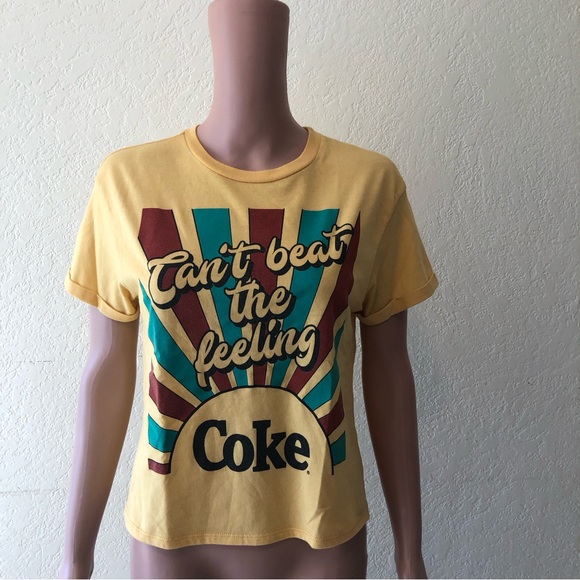 Coca-Cola Women’s Size L Yellow Cropped T-Shirt Short Sleeves Can’t Beat Feeling - Picture 1 of 16